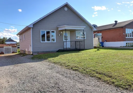 Two or more stories for sale - 500 13e Avenue, Senneterre, J0Y2M0