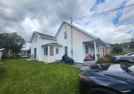 Maison à étages à vendre - 102 Rue St-Jean, Matapedia, G5J2X5