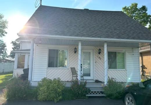 Maison à vendre - 102 Rue St-Jean, Matapedia, G5J 2X5