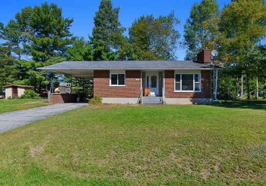 Bungalow à vendre - 10 Rue Richard, Otter Lake, J0X2P0