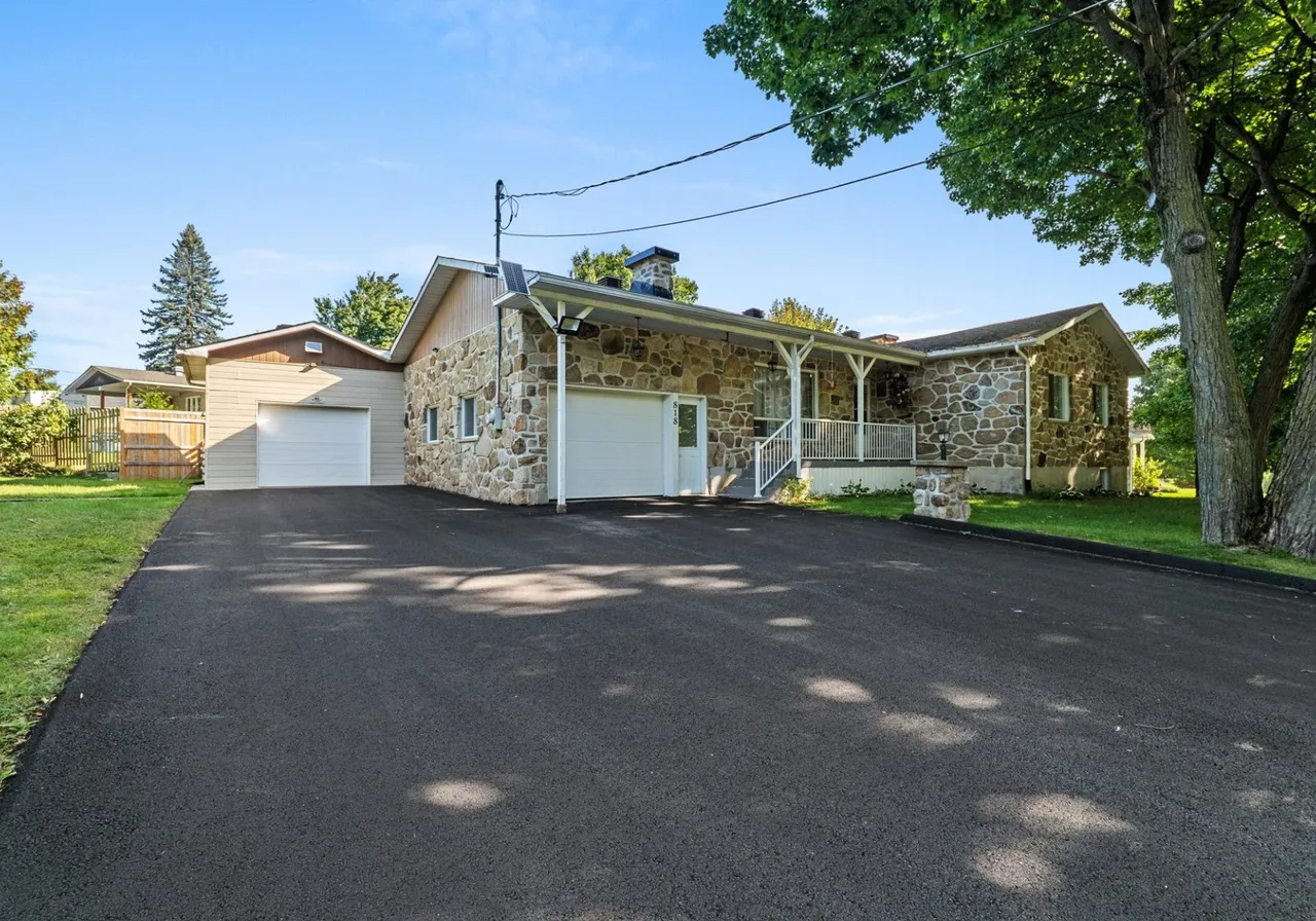 818 Rue Laroche — photo 3