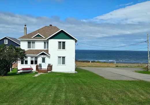 Maison à étages à vendre - 100 Rue St-Jean, Sainte-Félicité, G0J2K0