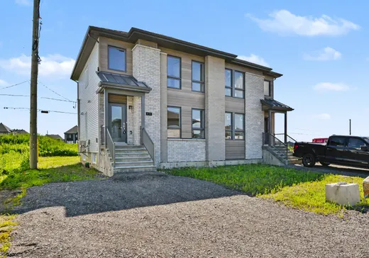 Maison à vendre - 496 Rue du Muscat, Sainte-Marthe-sur-le-Lac, J0N 1P0