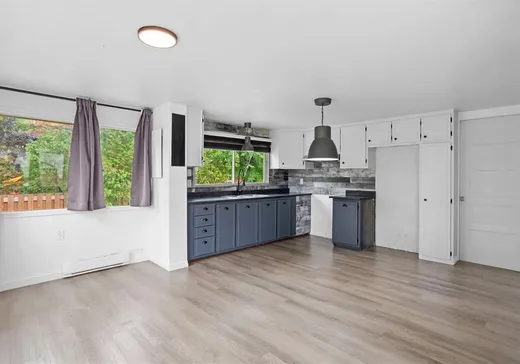 Maison à vendre - 7 Rue Pigeon, Sainte-Marthe-sur-le-Lac, J0N 1P0
