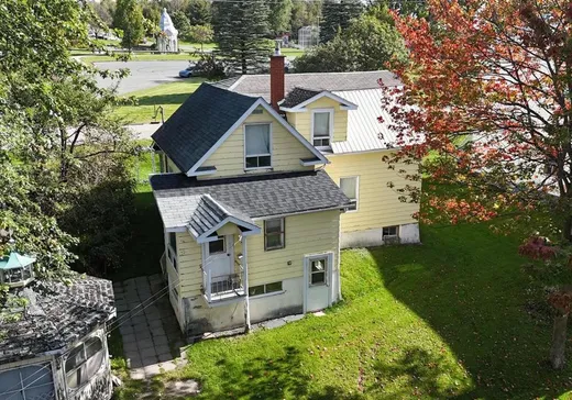 House for sale - 570 7e Rang, Windsor, J0B 2N0