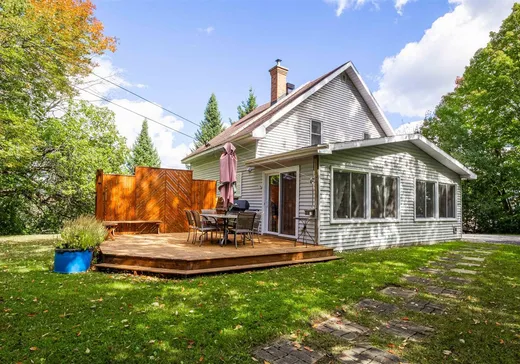 Maison à étages à vendre - 352 Rue de Hatley, Magog, J1X3G6