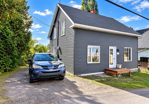Un étage et demi à vendre - 235 Rue Bernier, Saint-Épiphane, G0L2X0