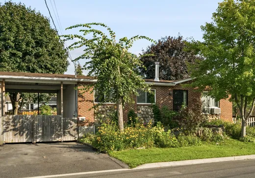 Maison à étages à vendre - 3865 Rue de l'Université, St-Hubert, J3Y5R7