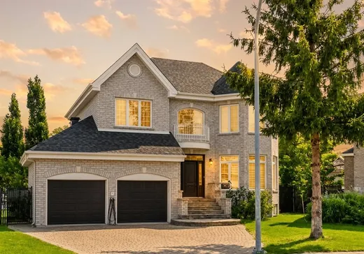 Maison à étages à vendre - 8235 Av. Oceanie, Brossard, J4Y2Z9