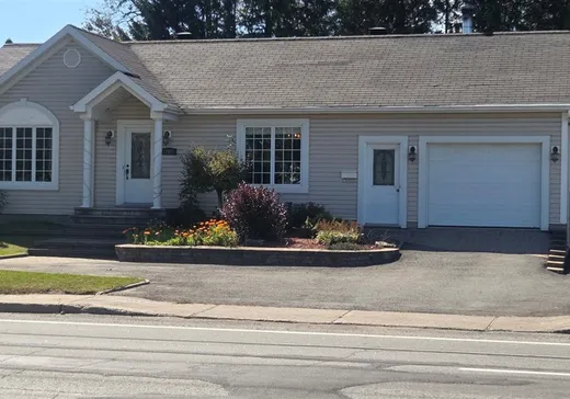 Bungalow for sale - 701 Boul. Bona-Dussault, Saint-Marc-des-Carrières, G0A4B0