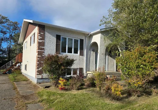 Two or more stories for sale - 470 Rue St-Pierre, Matane, G4W2C6