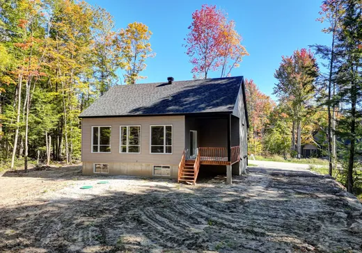 Maison à vendre - 164 12e Avenue, St-Hippolyte, J8A 1E3