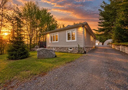 Bungalow à vendre - 9 Rue des Horizons, Mont-Blanc, J0T2G0