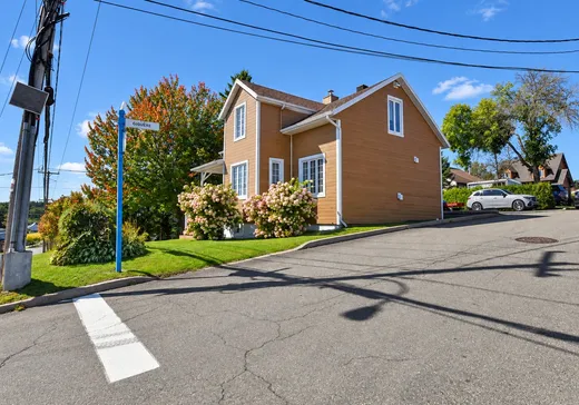 Maison à vendre - 3507 Av. Royale, St-Ferreol-les-Neiges, G0A 3R0