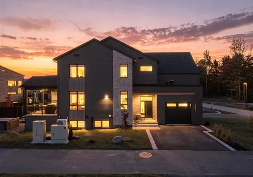 Maison à étages à vendre - 5 Rue de l'Écurie, Bromont, J2L0T7