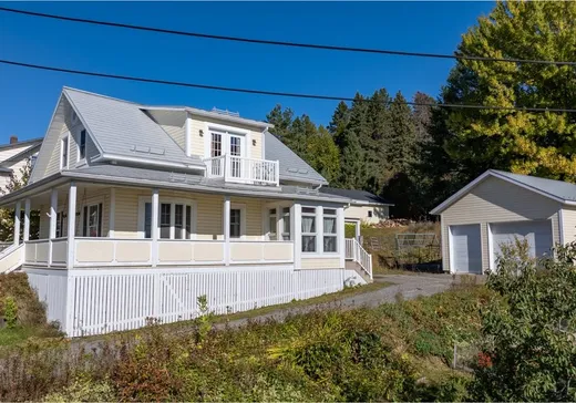 Maison à vendre - 243 Av. Principale, Dégelis, G5T 1K6