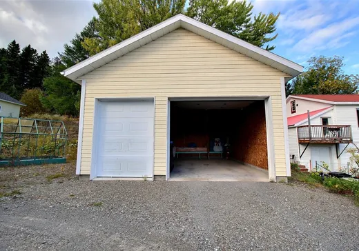 Maison à vendre - 243 Av. Principale, Dégelis, G5T 1K6