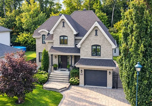 Two or more stories for sale - 285 Ch. de la Prucheraie, Sainte-Marthe-sur-le-Lac, J0N1P0