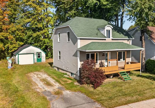 House for sale - 655 Rue St-Désiré, Black-Lake, G6H 1M2