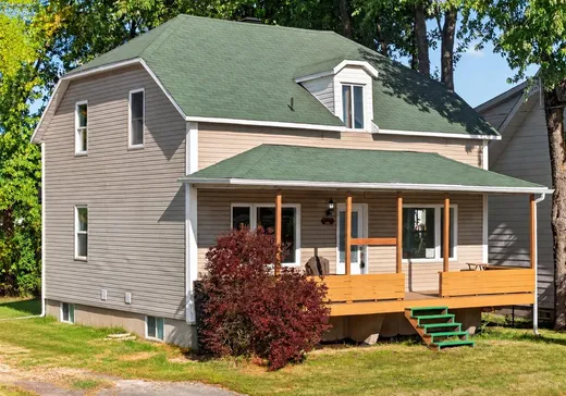 House for sale - 655 Rue St-Désiré, Black-Lake, G6H 1M2