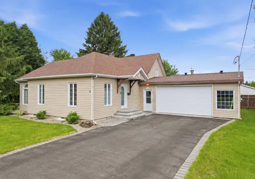Maison à étages à vendre - 12 Rue Genest, Saint-Jean-sur-Richelieu, J2X2V1