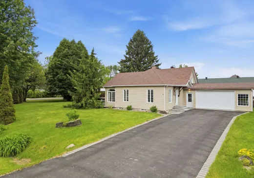 Maison à vendre - 12 Rue Genest, Saint-Jean-sur-Richelieu, J2X 2V1