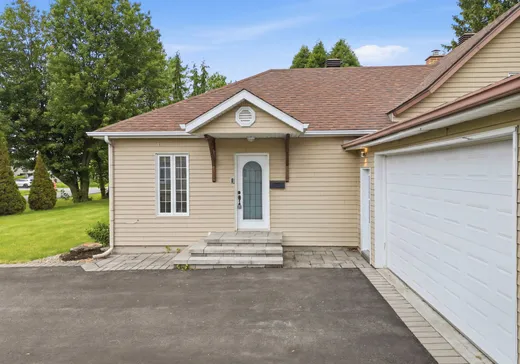 Maison à vendre - 12 Rue Genest, Saint-Jean-sur-Richelieu, J2X 2V1