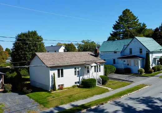 Bungalow for sale - 123 Rue Bellevue, Magog, J1X3H3
