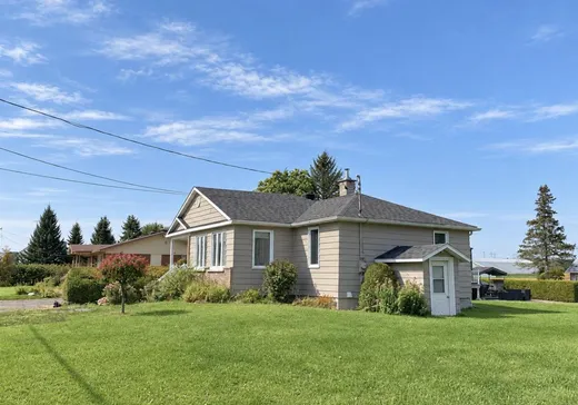 House for sale - 1799 Route 122, St-Cyrille-De-Wendover, J0C 1A0