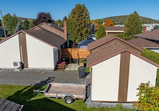 Maison à vendre - 546 Av. Deschamps, Dégelis, G5T 1C2
