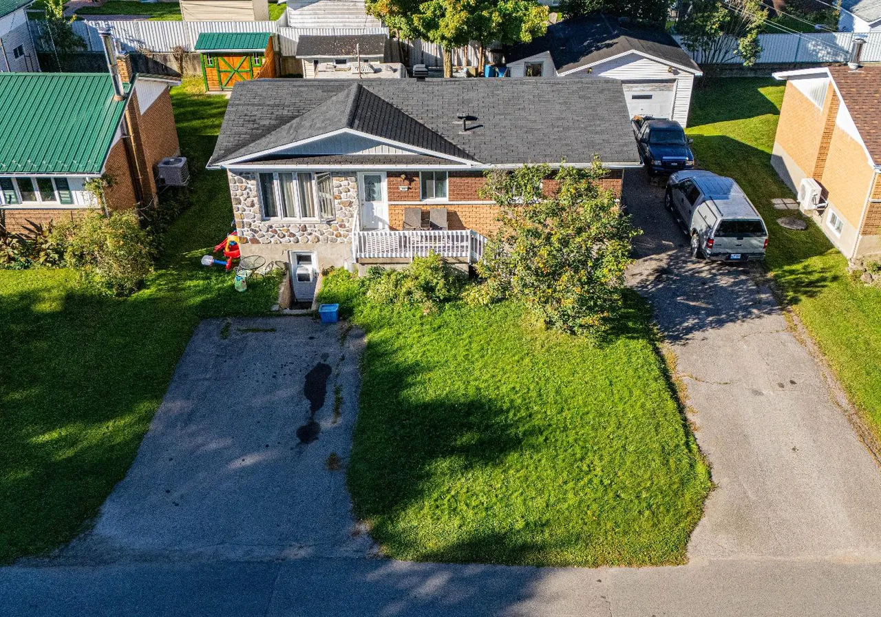 11 6e Avenue — photo 2