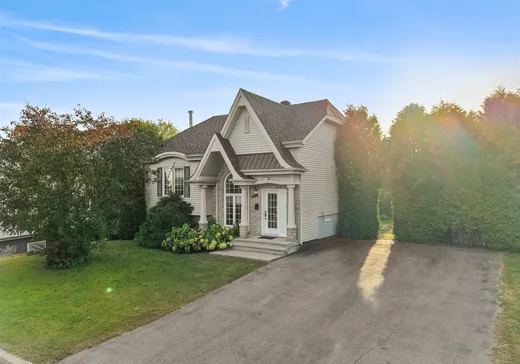Bungalow à vendre - 310 Rue Mary, Lachute, J8H4L7