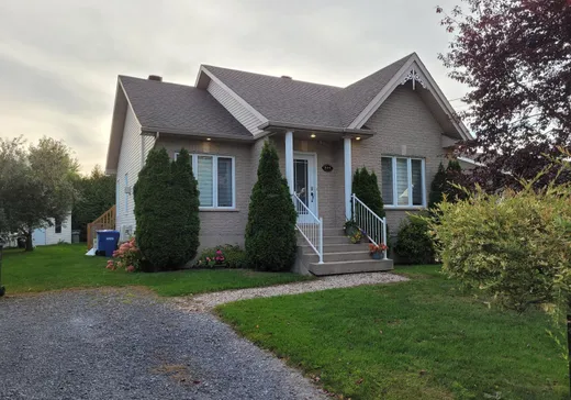 Maison à étages à vendre - 304 Rue J.-É.-Jeannotte, Salaberry-de-Valleyfield, J7X1P4