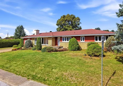Maison à vendre - 1290 1re Avenue E., Acton Vale, J0H 1A0