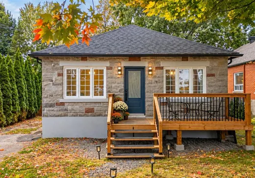 Bungalow for sale - 7170 Boul. des Mille-Îles, Laval (Laval-sur-le-lac), H7A4B3