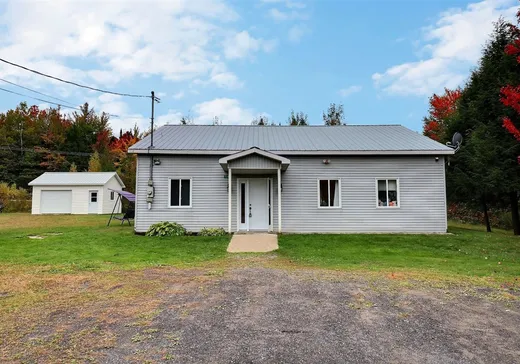House for sale - 734 Rue Vincent, Saint-Félix-de-Kingsey, J0B 2T0