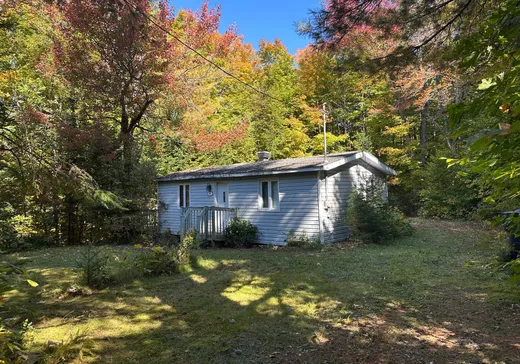 Maison à étages à vendre - 225 Rue Adam, Saint-Calixte, J0K1Z0