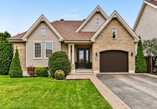 Two or more stories for sale - 255 Ch. de la Prucheraie, Sainte-Marthe-sur-le-Lac, J0N1P0