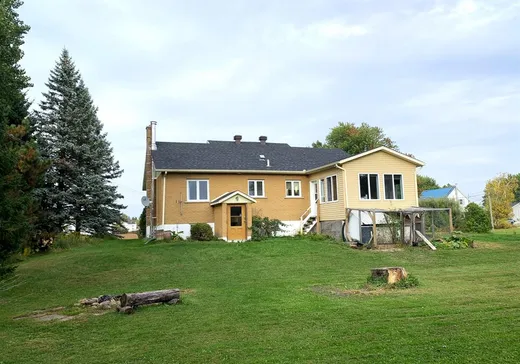 House for sale - 10 Av. Clough, Saint-Célestin, J0C 1G0