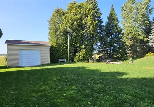 House for sale - 10 Av. Clough, Saint-Célestin, J0C 1G0