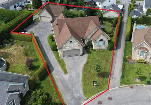 Maison à vendre - 14235 Av. des Oliviers, Saint-Hyacinthe, J2R 2J7