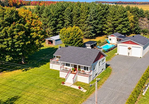 Two or more stories for sale - 1256 Rue Principale, St-Wenceslas, G0Z1J0