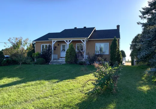 Maison à étages à vendre - 10 Av. Clough, Saint-Célestin, J0C1G0