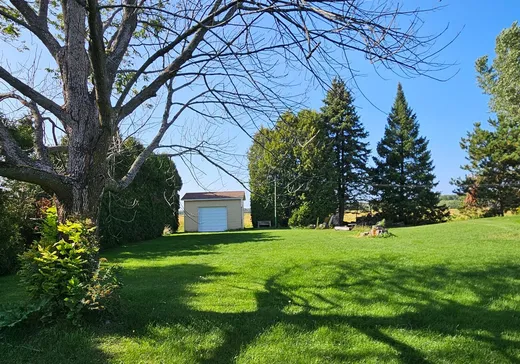 Maison à vendre - 10 Av. Clough, Saint-Célestin, J0C 1G0