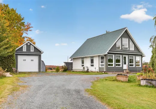 Un étage et demi à vendre - 44Z 6e Rang O., Sherbrooke, J0B3G0