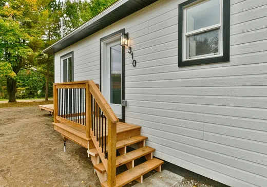 Maison à vendre - 310 Rue Serge, Sainte-Sophie, J5J 1G1