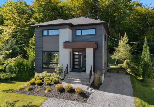 Two or more stories for sale - 2150 Rue des Épinettes, Fleurimont, J1G0E9