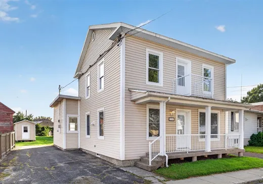 Two or more stories for sale - 336 Rue Notre-Dame, St-Francois-Du-Lac, J0G1M0