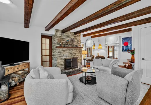Maison à vendre - 31 Av. Chartier, Saint-Sauveur, J0R 1R0