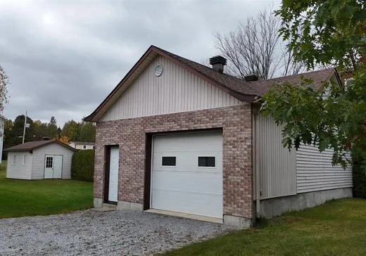 House for sale - 175 7e Avenue, Weedon, J0B 3J0